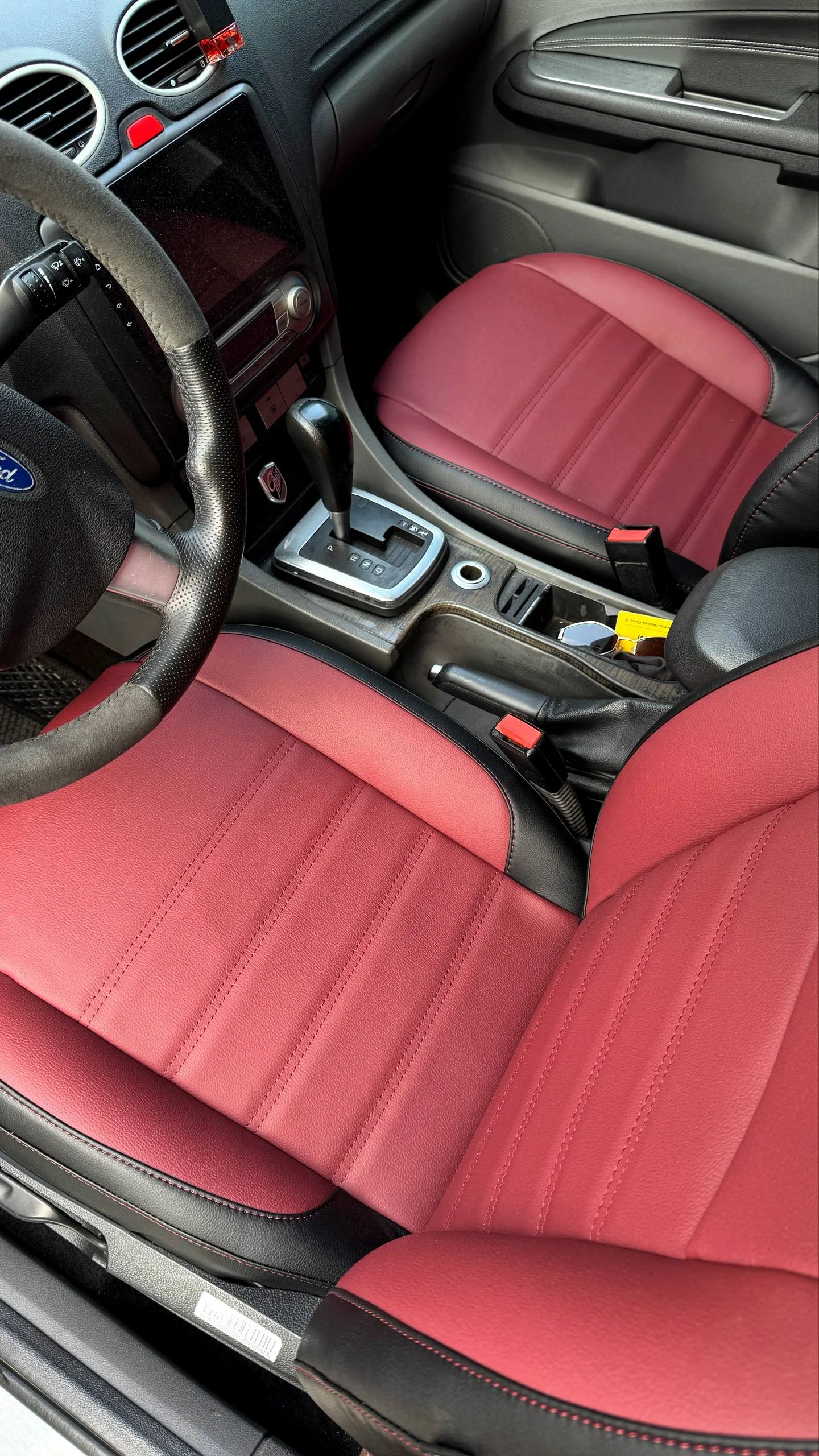 Ford Focus 2 Пошит и установлен комплект каркасных чехлов категории Silver с комбинированной эко