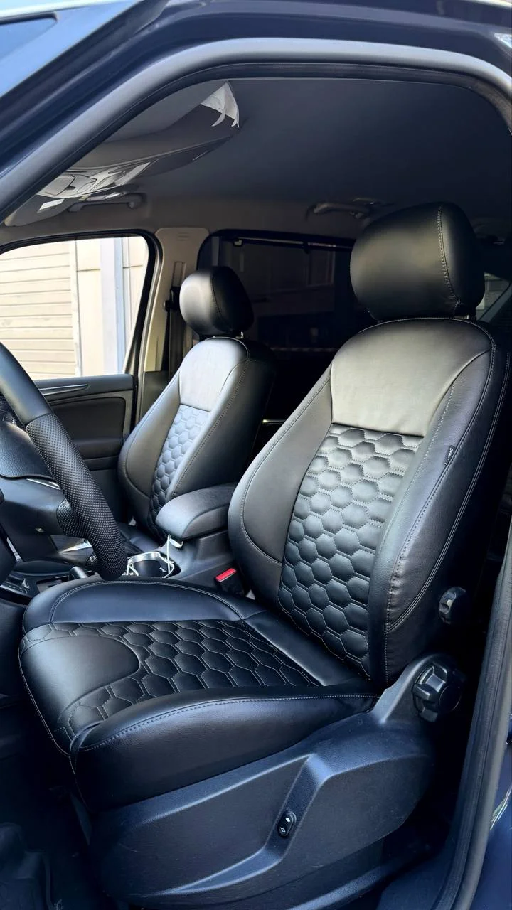 Ford S Max Пошит и установлен комплект каркасных чехлов в категории Silver в черном цвете с