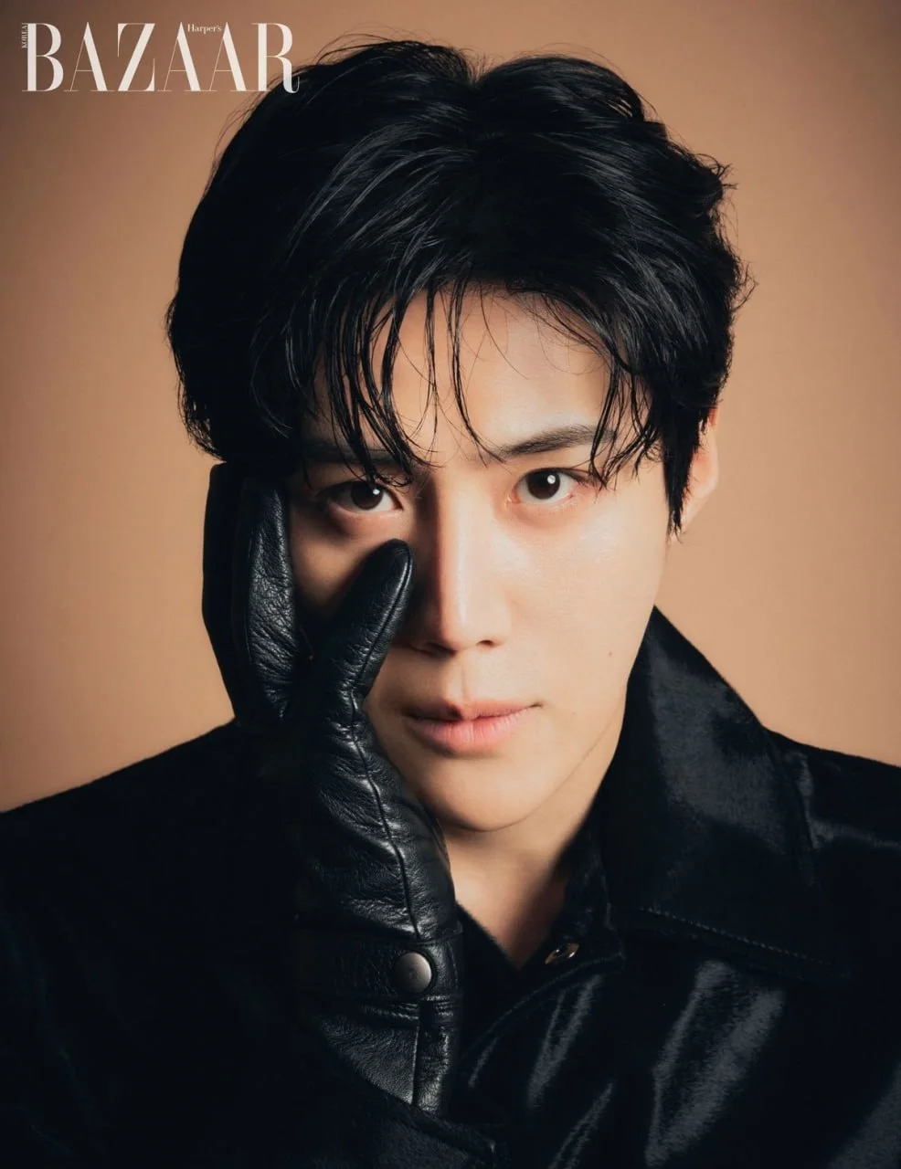 19 марта редакция Harper’s BAZAAR Korea опубликовала фотосессию с участием Ким Сон Хо, созданную