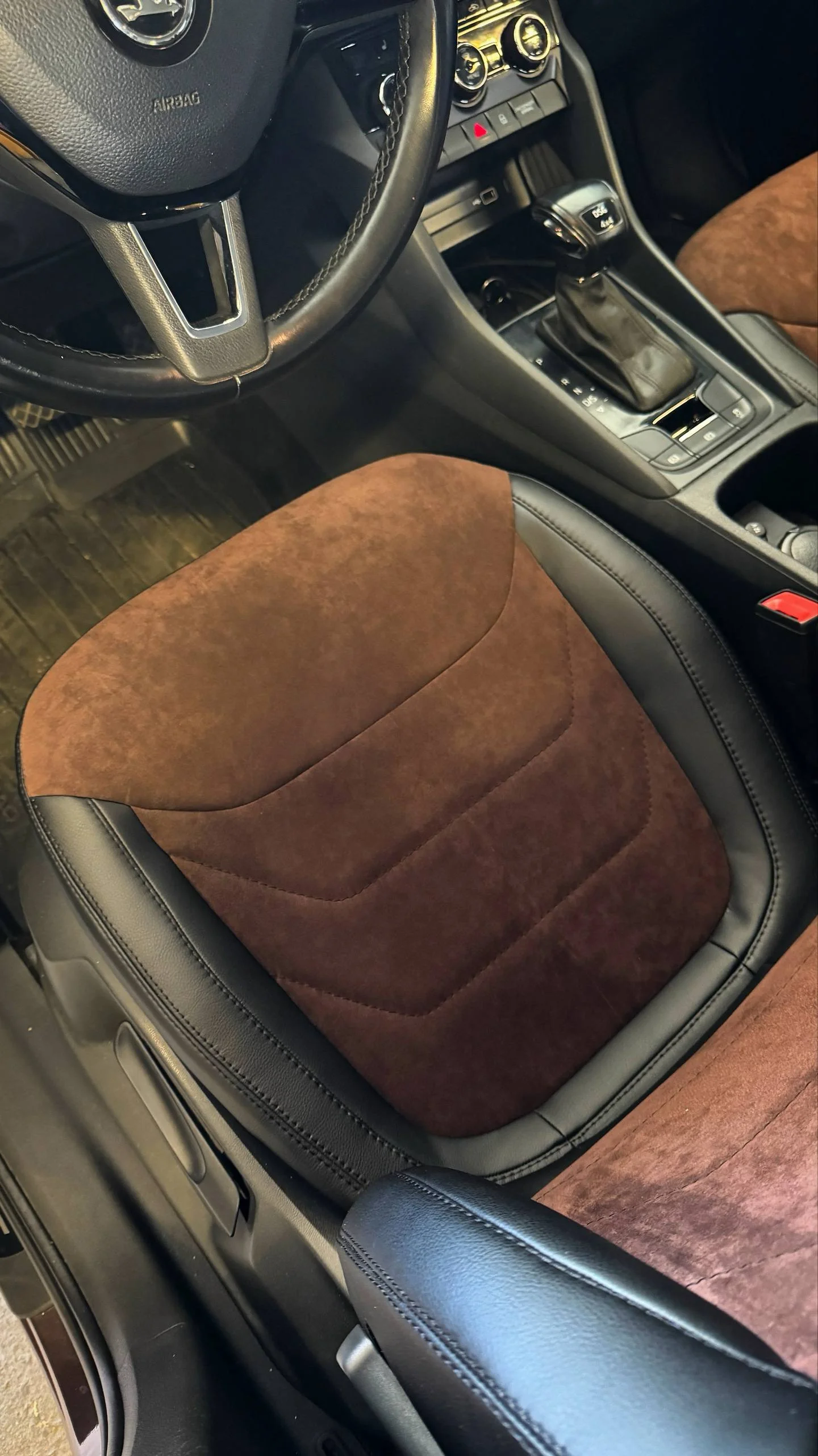 VW Kodiaq Пошит и установлен комплект каркасных чехлов в категории Base+ в черном свете с