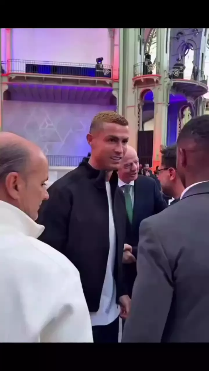 Лицо Криштиану Роналду после встречи с президентом FIFA Инфантино 😏