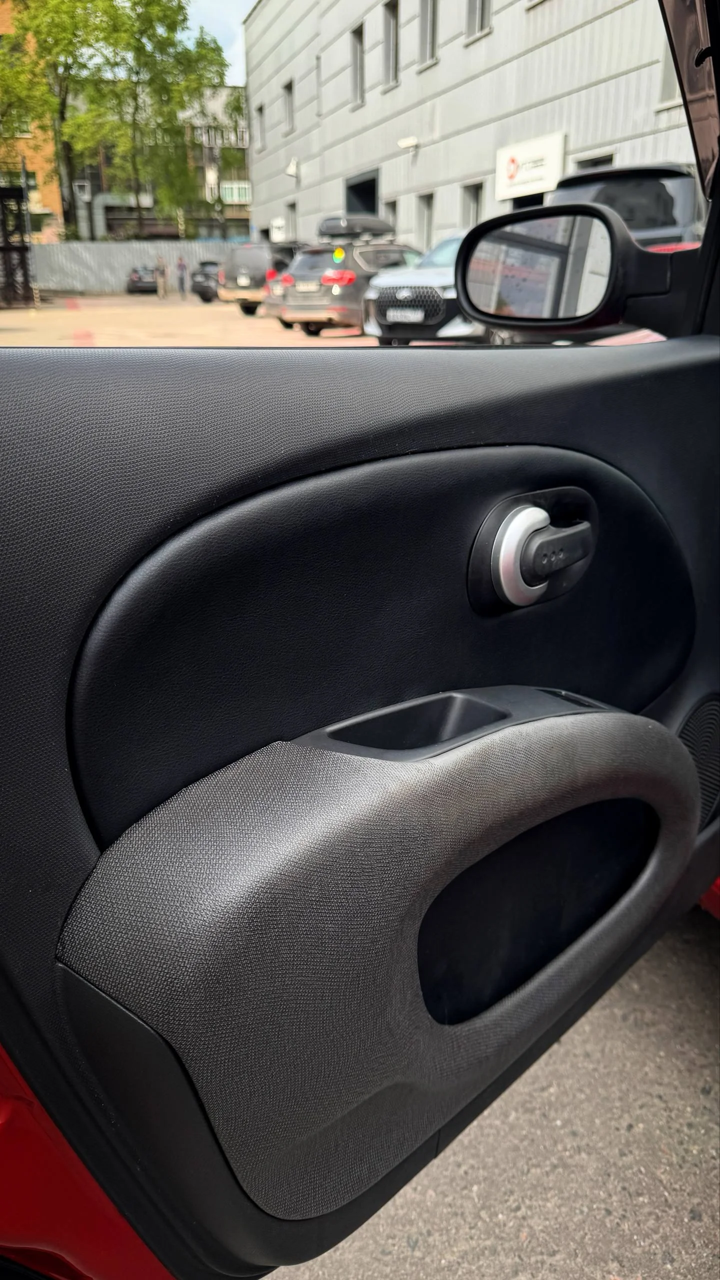 Nissan Micra Пошит и установлен комплект в категории Base+ с усилением переднего ряда, в