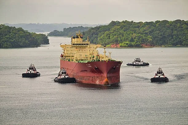 Перевозящий сжиженный нефтяной газ танкер G