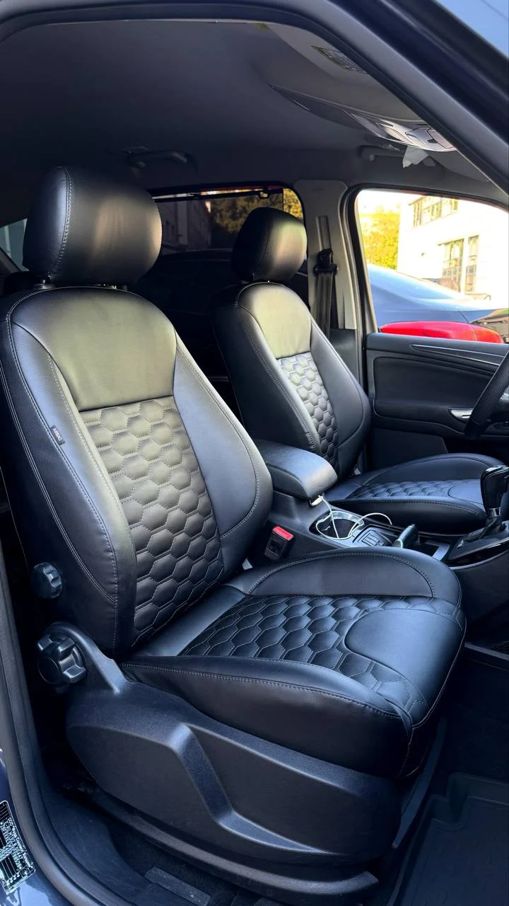 Ford S Max Пошит и установлен комплект каркасных чехлов в категории Silver в черном цвете с