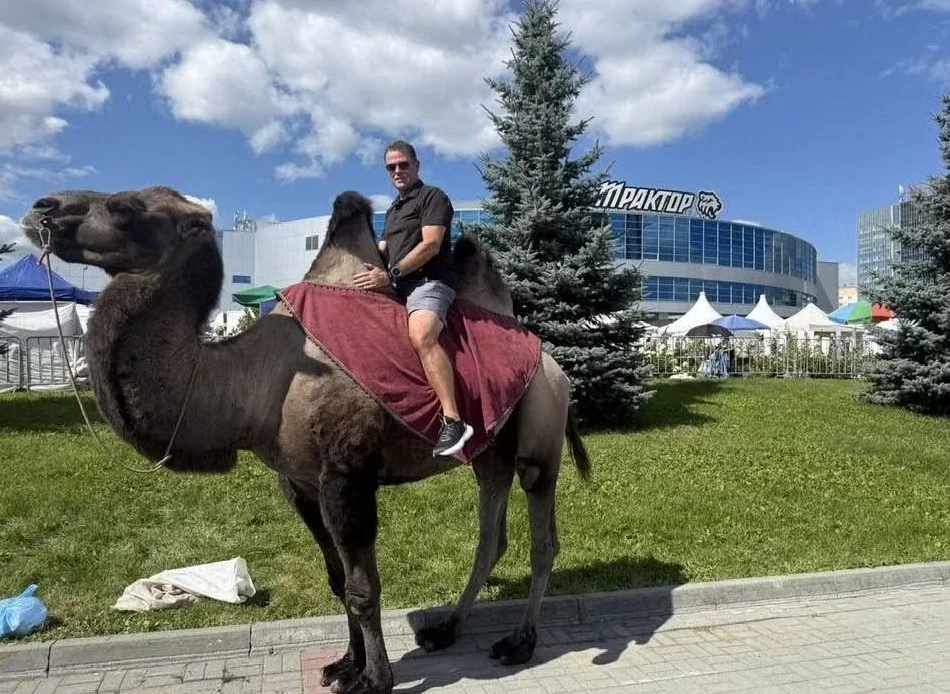 Новый главный тренер 🚜 Трактора Скотт Гордон, так сказать, обживается в 🐪 Челябинске 🙂
