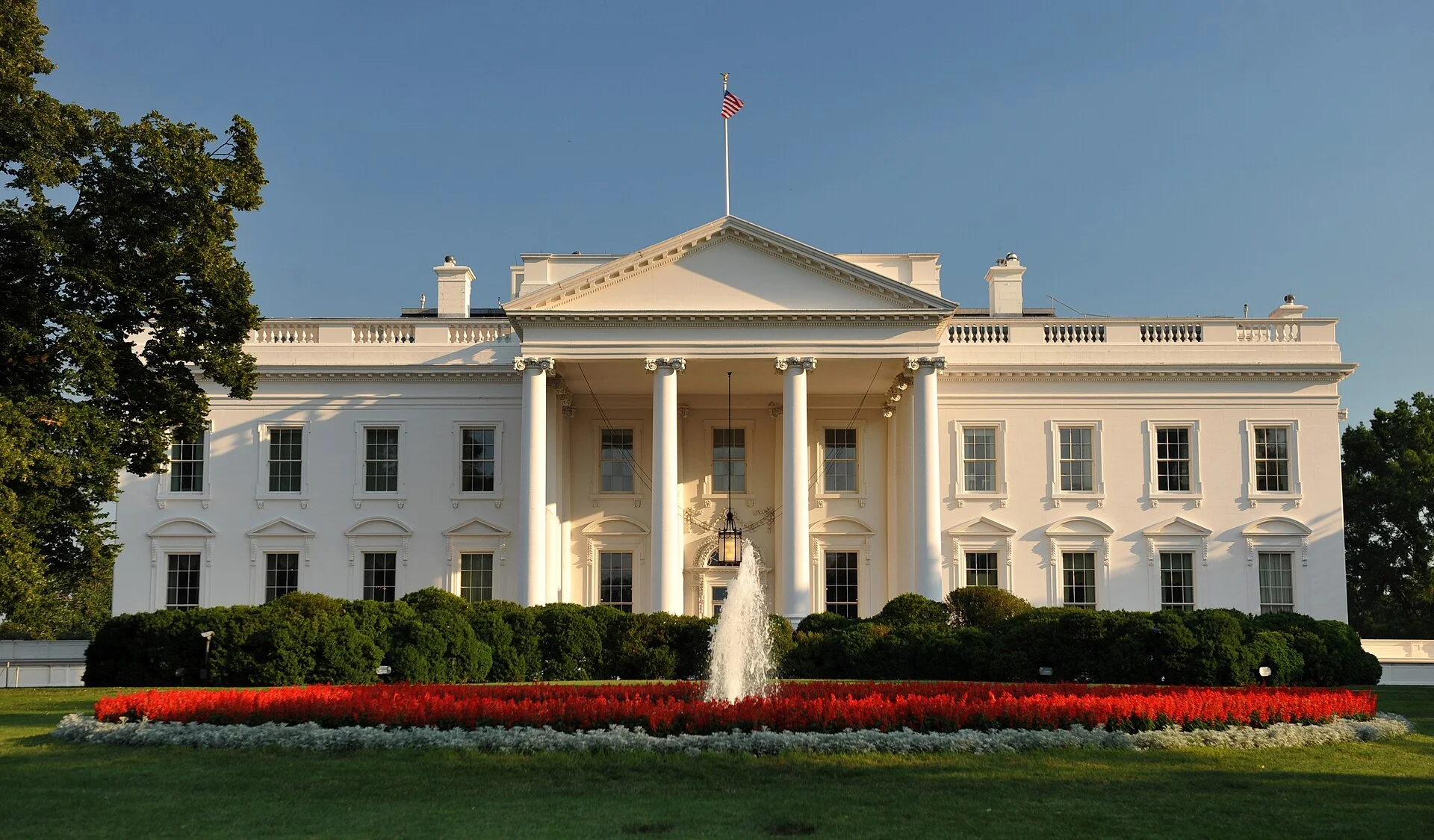 Премьер Ирака прибыл в Вашингтон на переговоры с Трампом — ждут сделок по нефти и газу