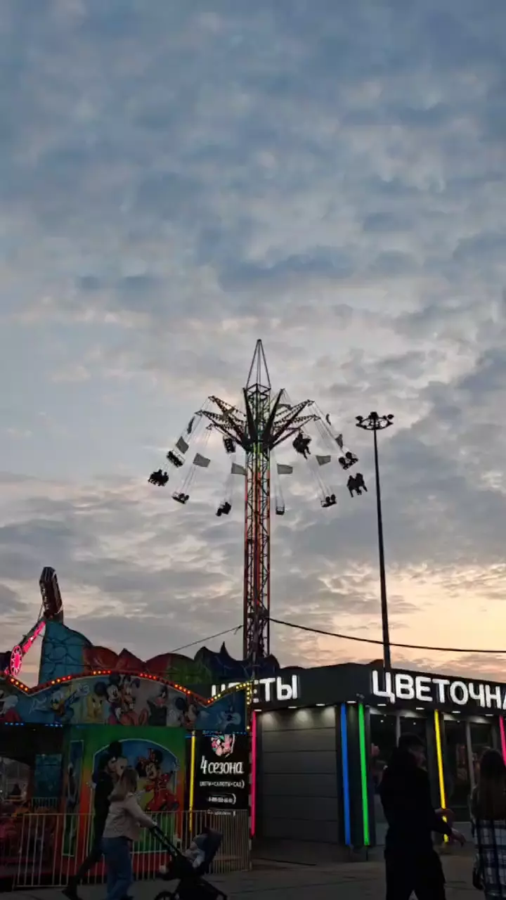 Луна парк на парковке у Парк Хауса снова заработал 🤹‍♂️🎪 Цены 2026 по ссылке