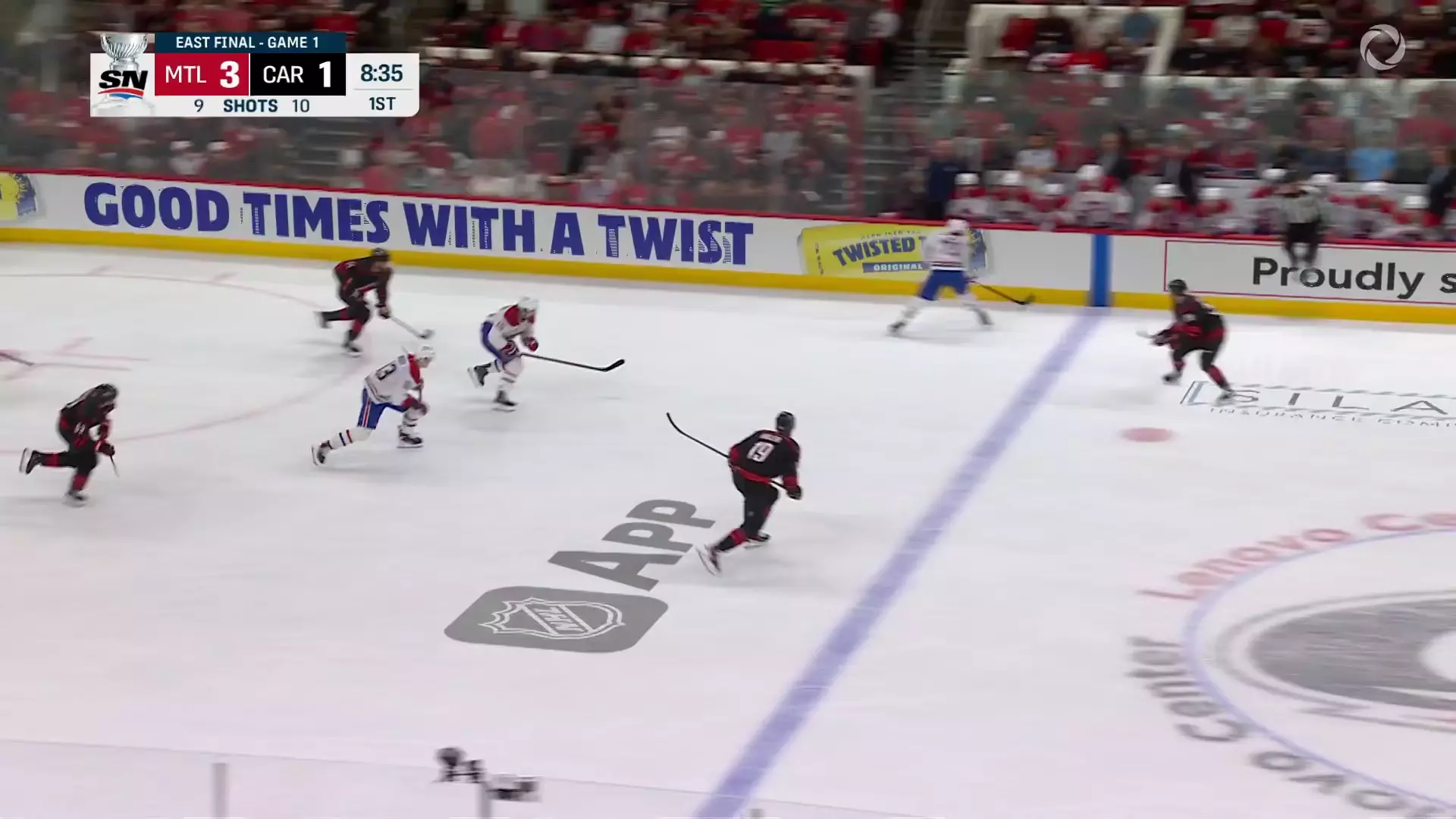 🇷🇺 Российский форвард Иван Демидов отличился 🏒 заброшенной шайбой за 🇨🇦 Монреаль в первой