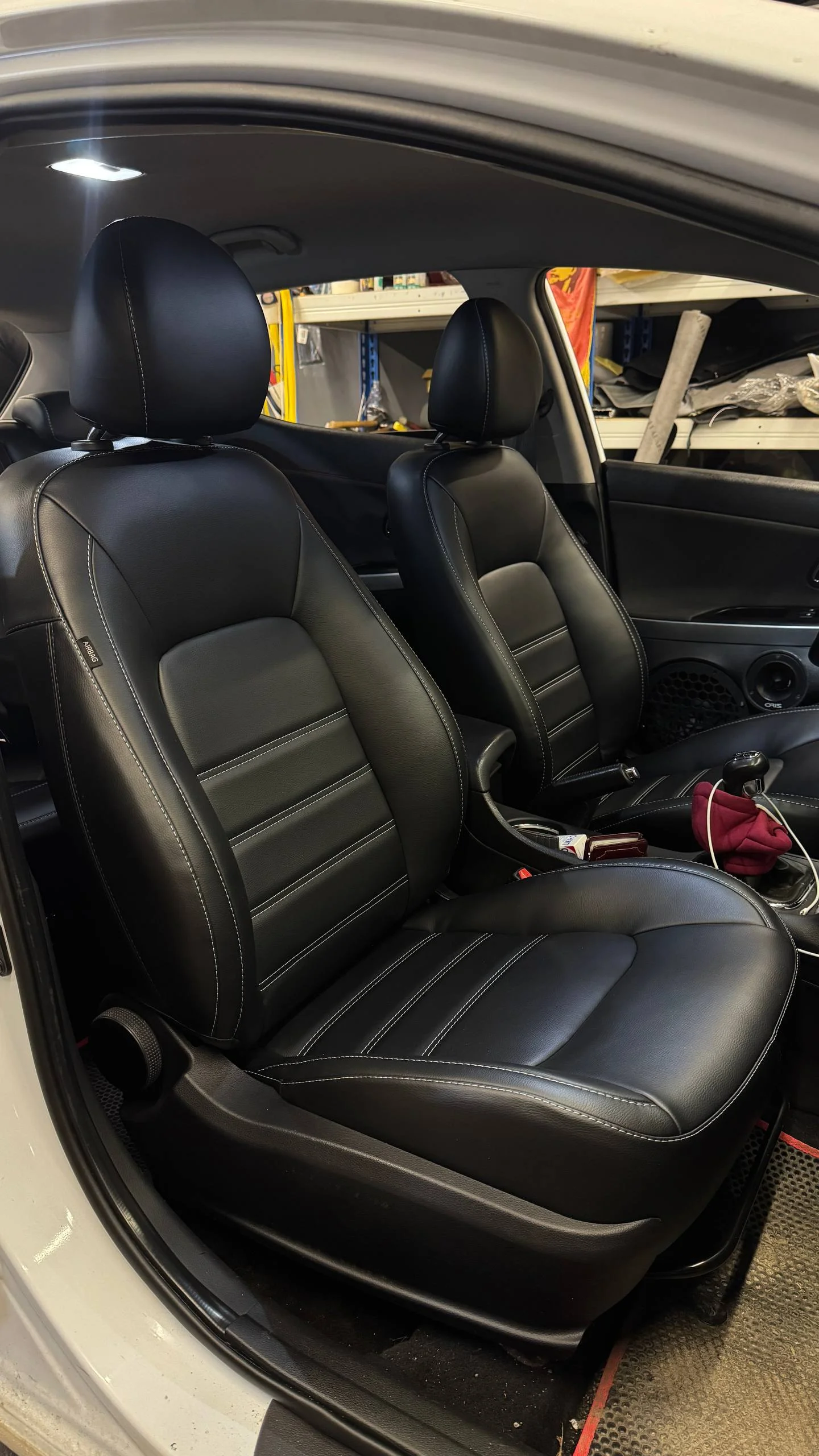 Kia Ceed 2 (JD) Пошит и установлен комплект каркасных чехлов в категории Base+ в черном цвете с