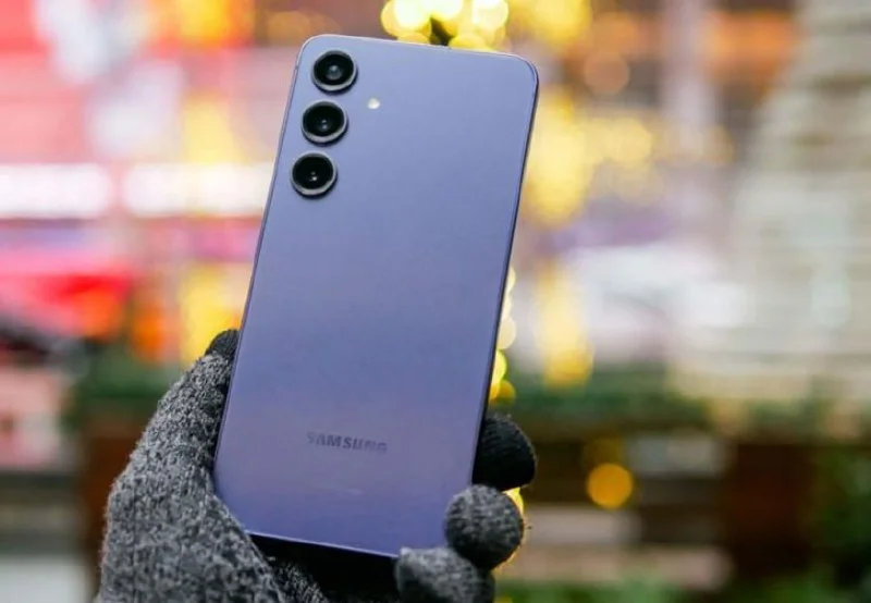 Galaxy S27 Ultra получит экран, который не покажет содержимое соседу в метро