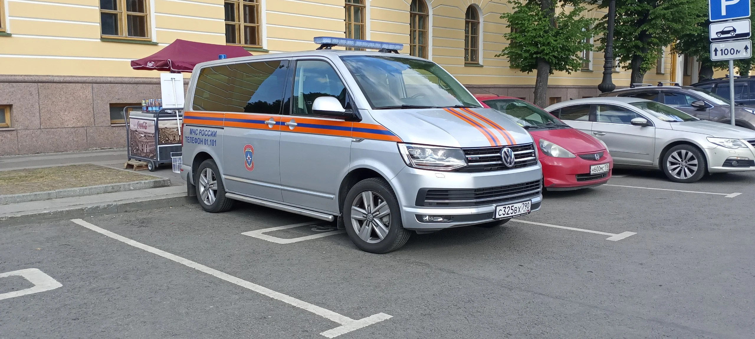 В Энергодаре при атаке ВСУ повреждены пожарная часть и автоцистерна МЧС