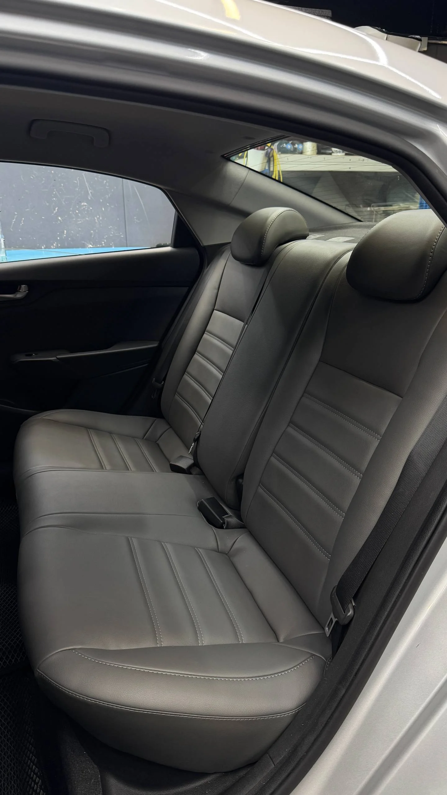 Hyundai Solaris Пошит и установлен комплект в категории Silver в сером цвете