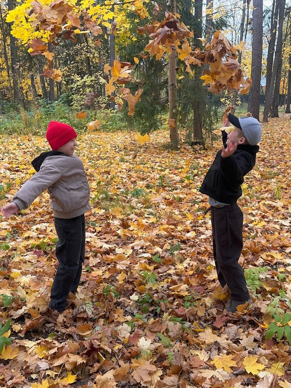 Вчера устроили себе небольшой семейный выходной в Переделкино 🍂🤎