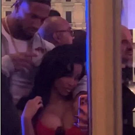 Вратарь сборной Нигерии решил забить на подготовку к матчам национальной команды ради тусовки с