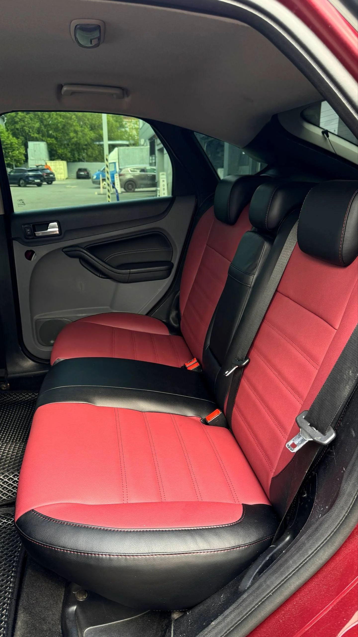 Ford Focus 2 Пошит и установлен комплект каркасных чехлов категории Silver с комбинированной эко
