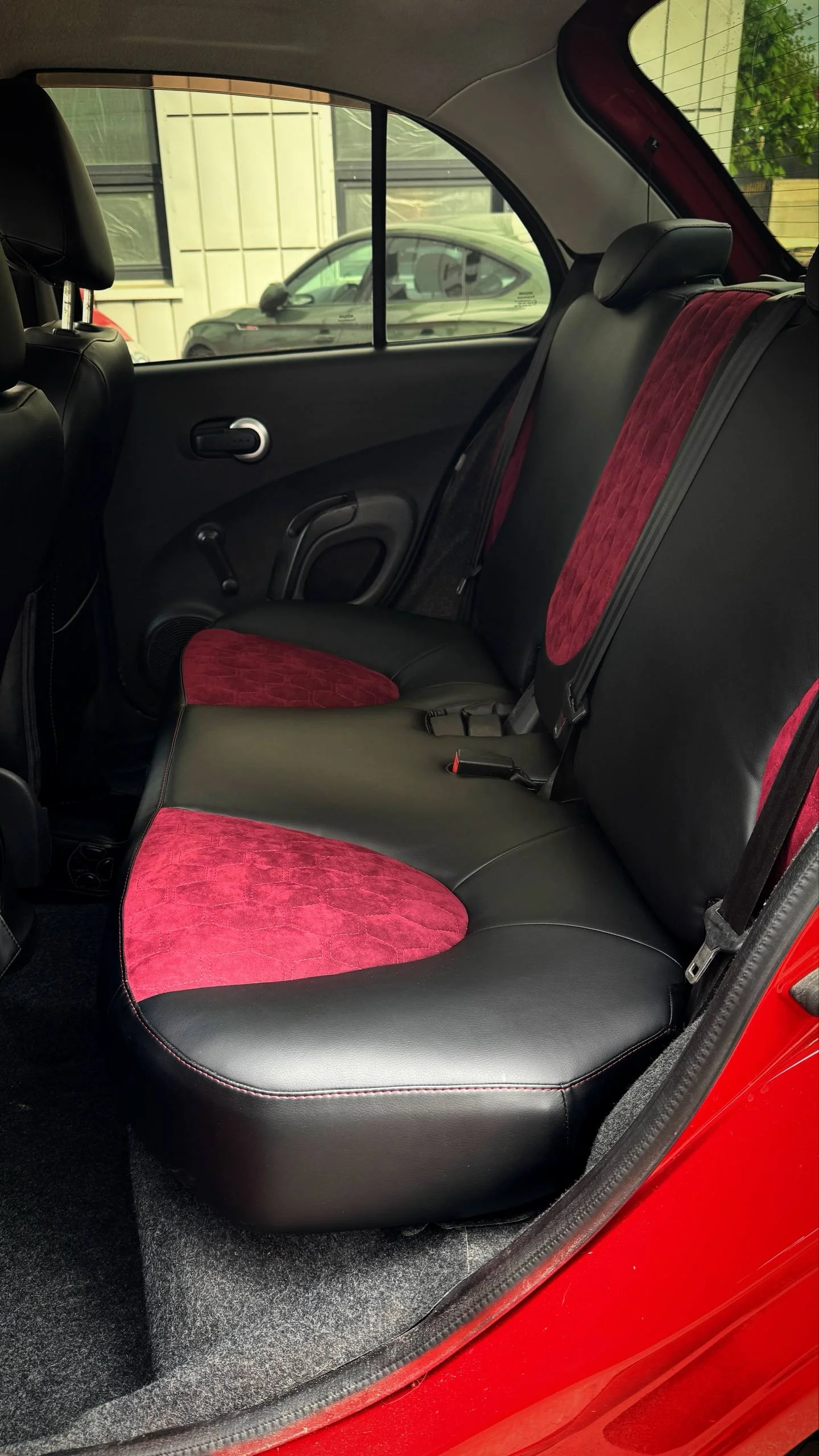 Nissan Micra Пошит и установлен комплект в категории Base+ с усилением переднего ряда, в