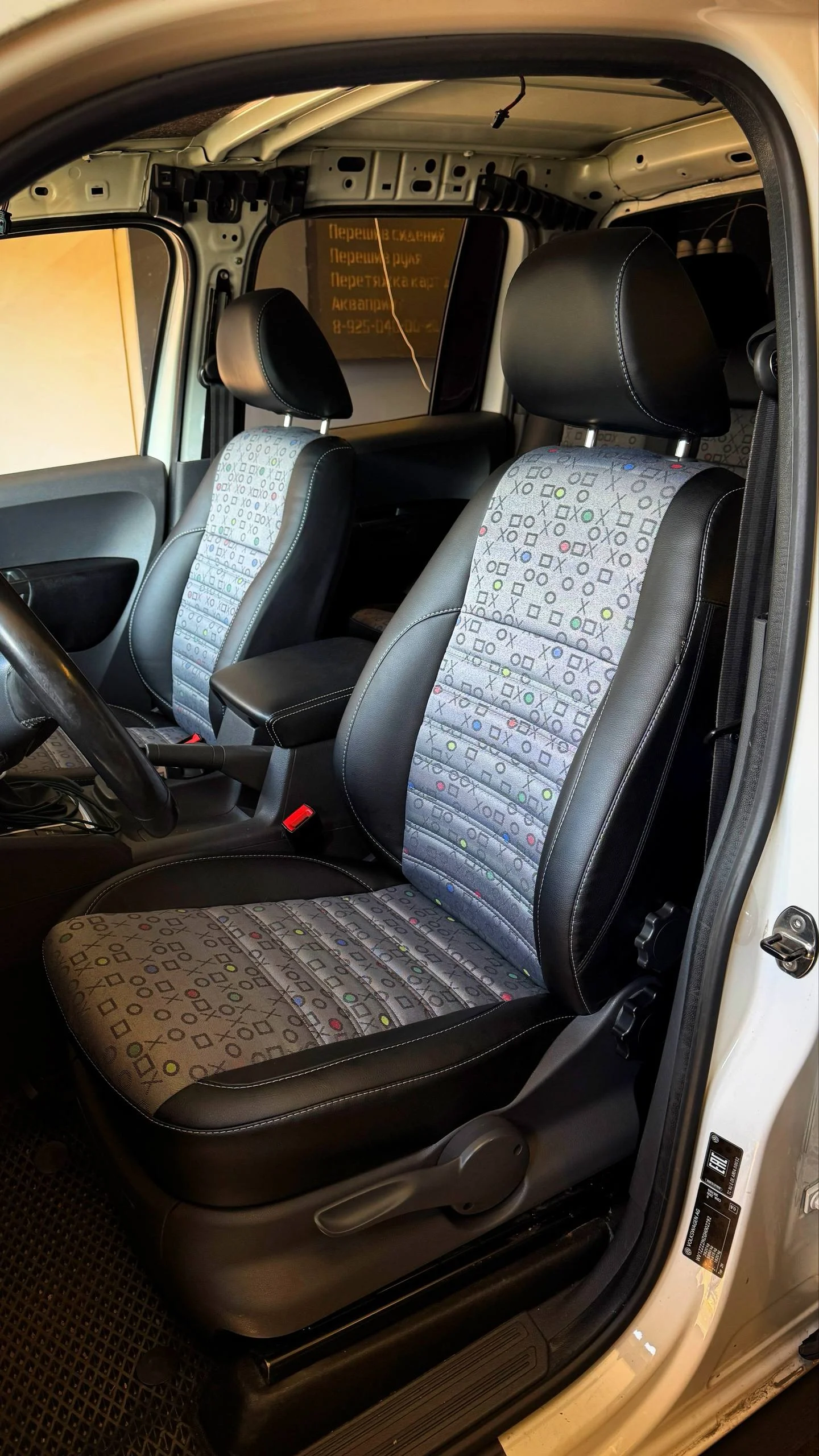 VW Amarok Пошит и установлен комплект каркасных чехлов в категории Silver со вставками жаркарда по