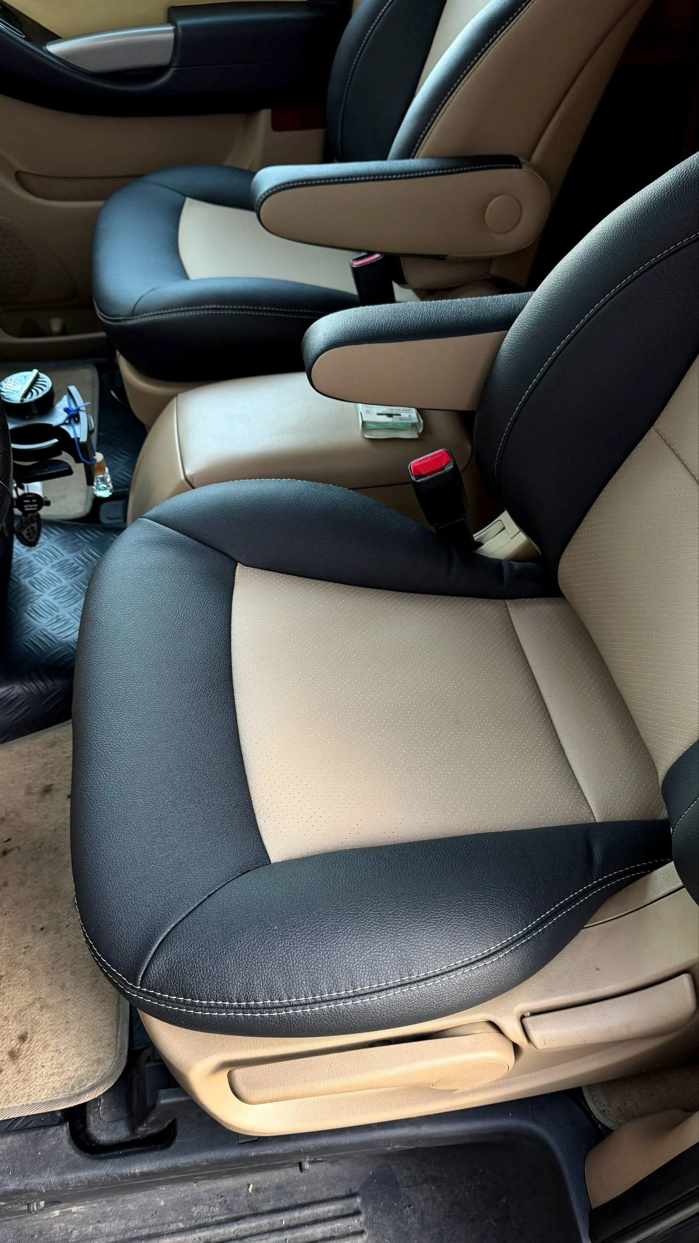 Hyundai Grand Starex limousine
