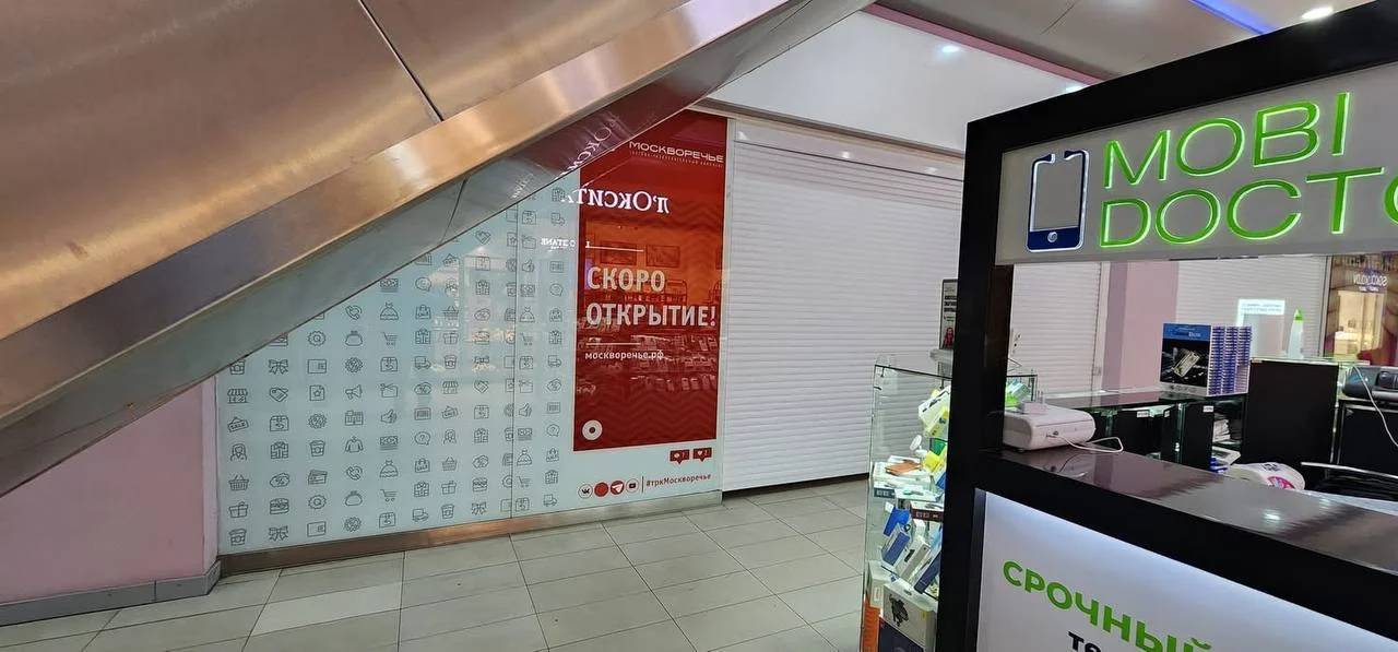 Пустота. ТРЦ, Москва. Я видел ролик, когда ребята купили такой заброшенный ТРЦ и сделали в нем