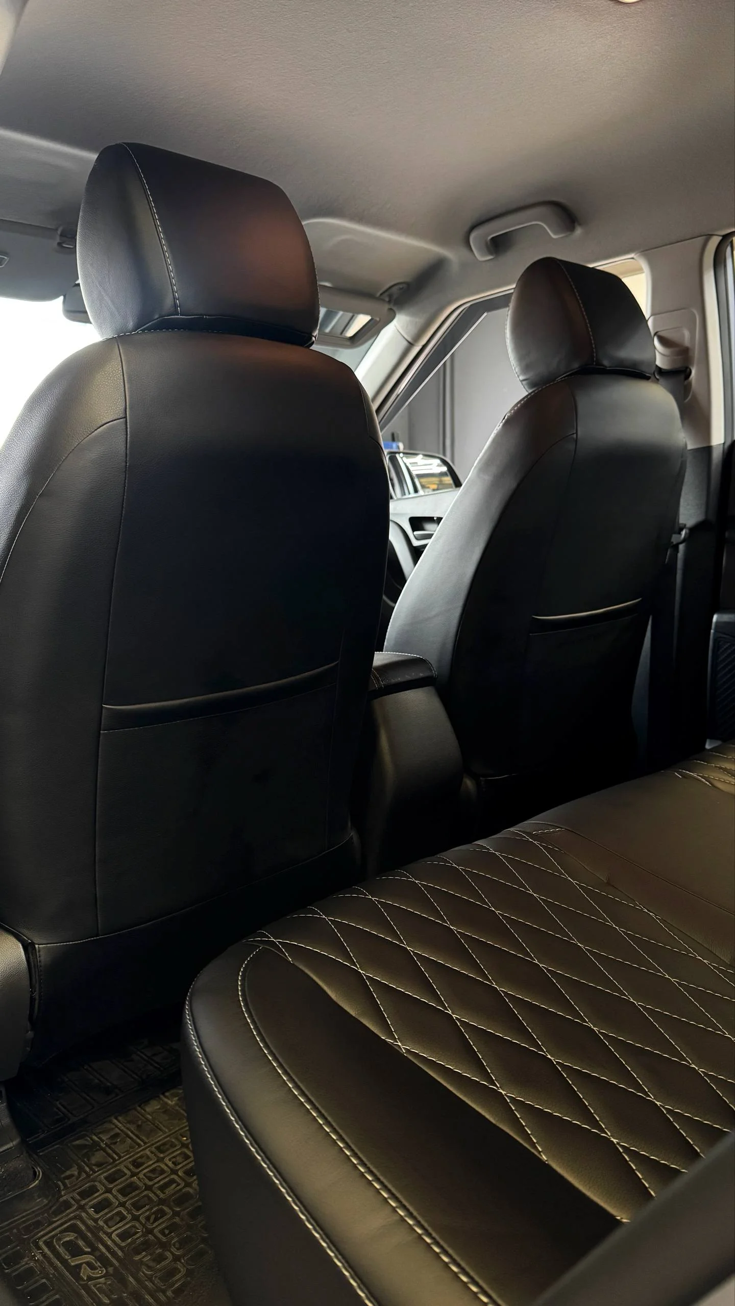 Hyundai Creta 1 Пошит и установлен комплект каркасных чехлов в категории Base+ в черном цвете, с