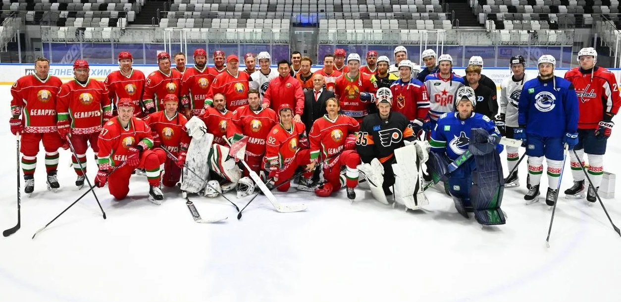 🏒 Президент 🇧🇾 Беларуси Александр Лукашенко провел хоккейную тренировку с игроками из 🏒 НХЛ