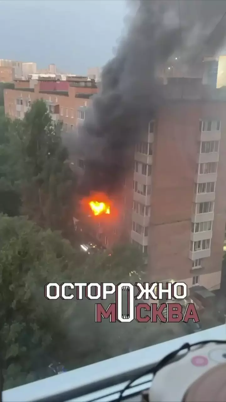 Пожар с пиротехникой на юге Москвы: один погибший