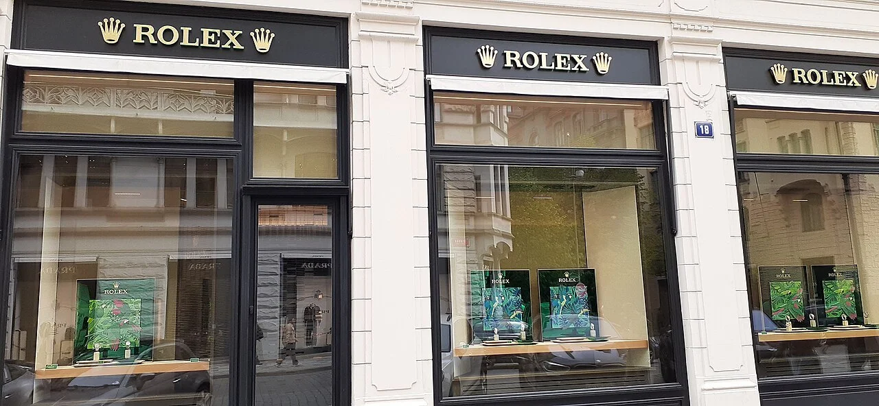 Крупнейший продавец Rolex в Британии обсуждал уход с биржи