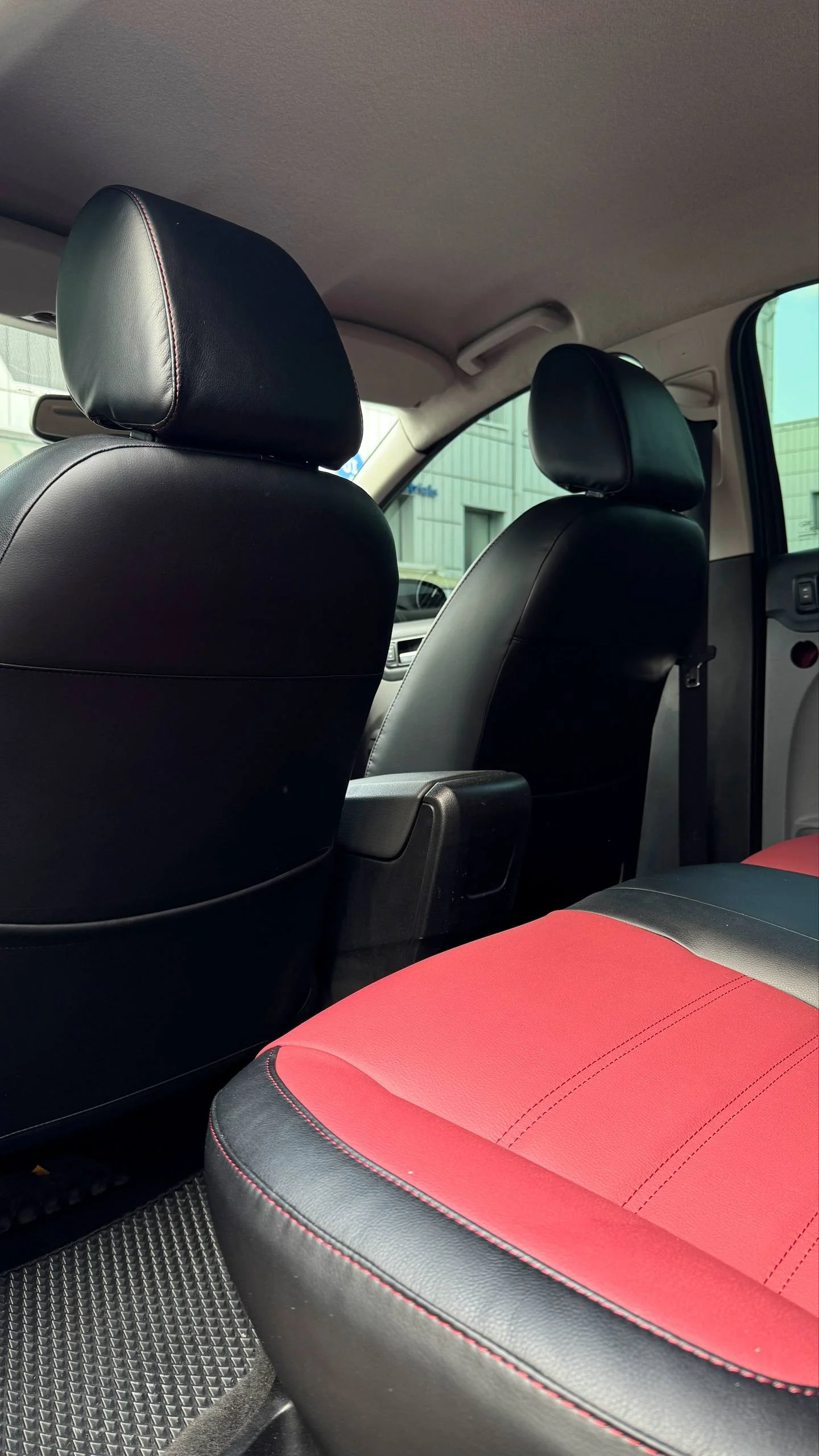 Ford Focus 2 Пошит и установлен комплект каркасных чехлов категории Silver с комбинированной эко