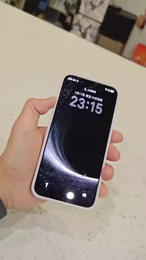 Honor взорвали интернет новой фичей своего Robot Phone — прямо в корпус смартфона встроили