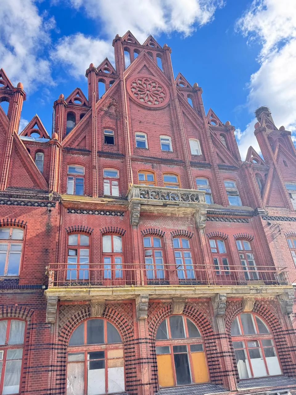 Ценители, вы проголосовали за формат фото + текст в этом канале