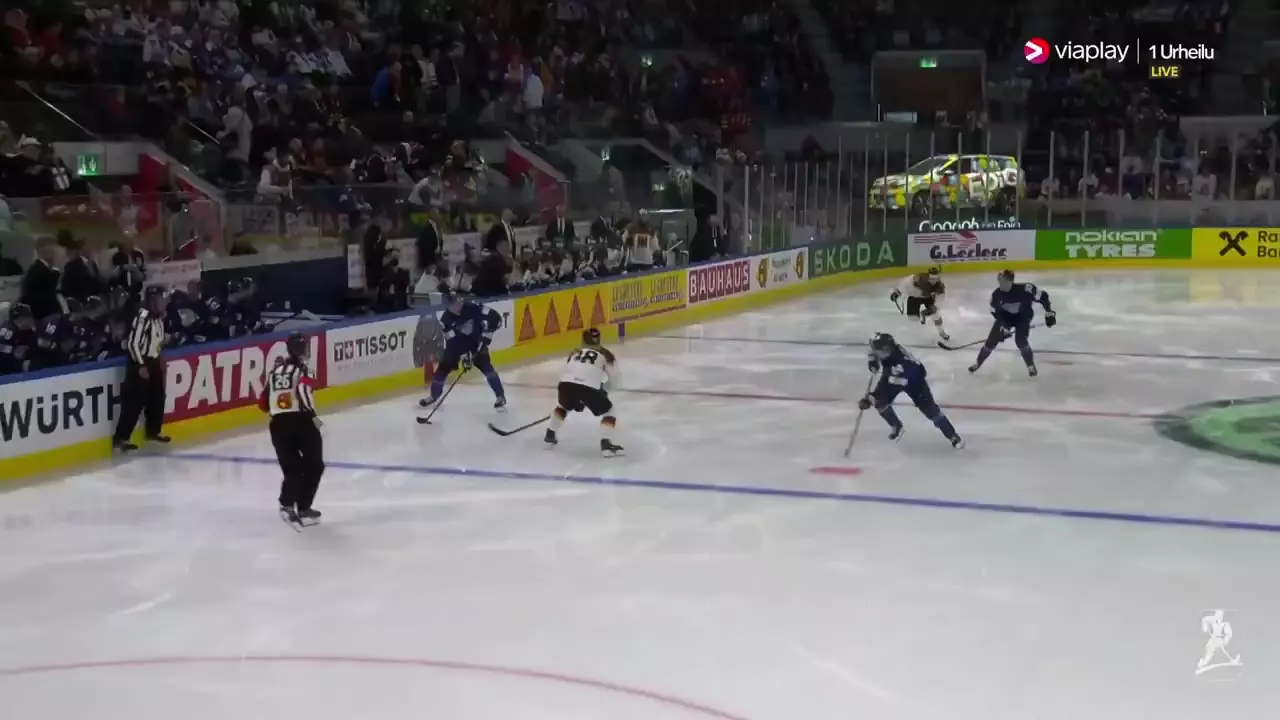 😮 Невероятное спасение от защитника сборной 🇩🇪 Германии Морица Зайдера на 🏒 чемпионате