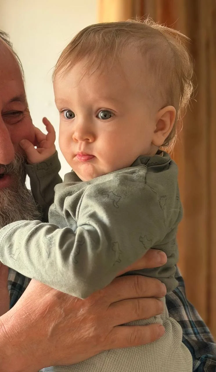 К деду в гости заскочил)