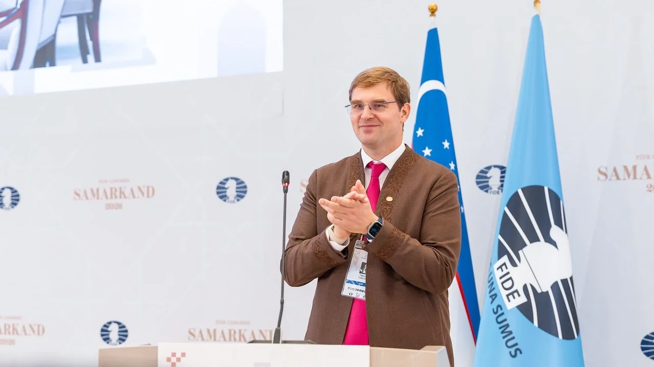Они думают, что поставили нам мат. Ошибаетесь, господа наперсточники! ♟