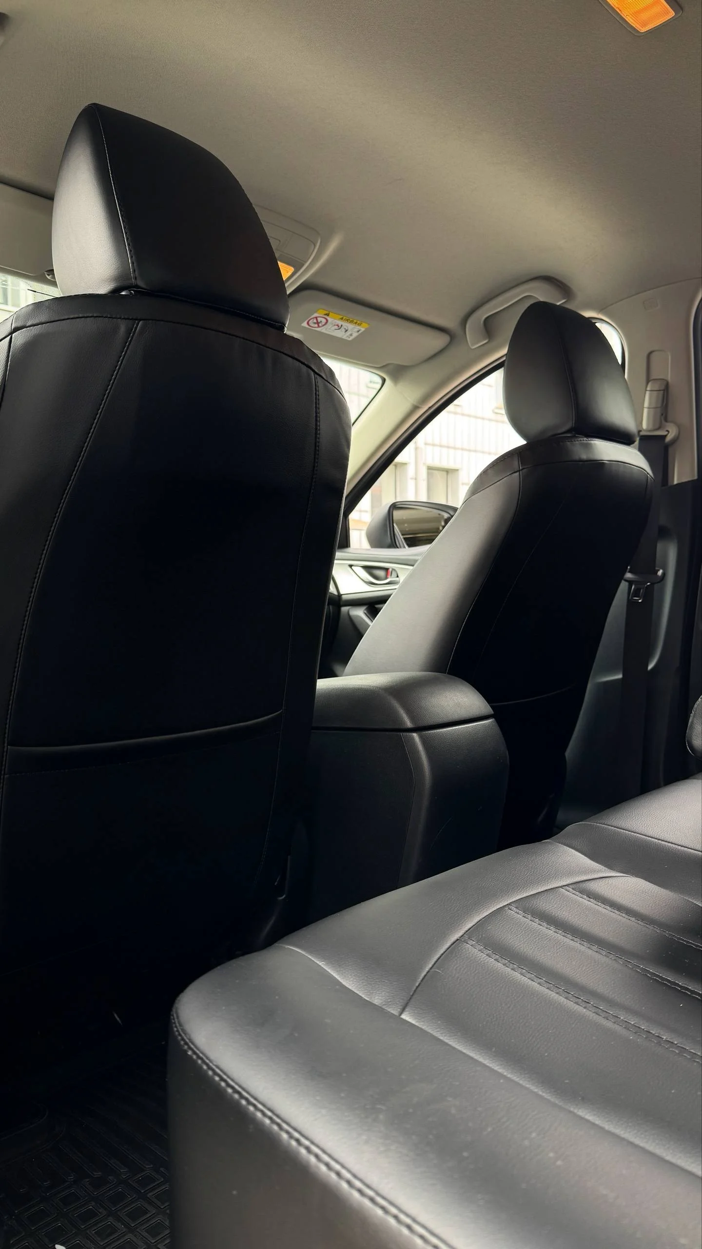 Mazda 3 BM Пошит и установлен комплект каркасных чехлов в категории Solver в классическом черном