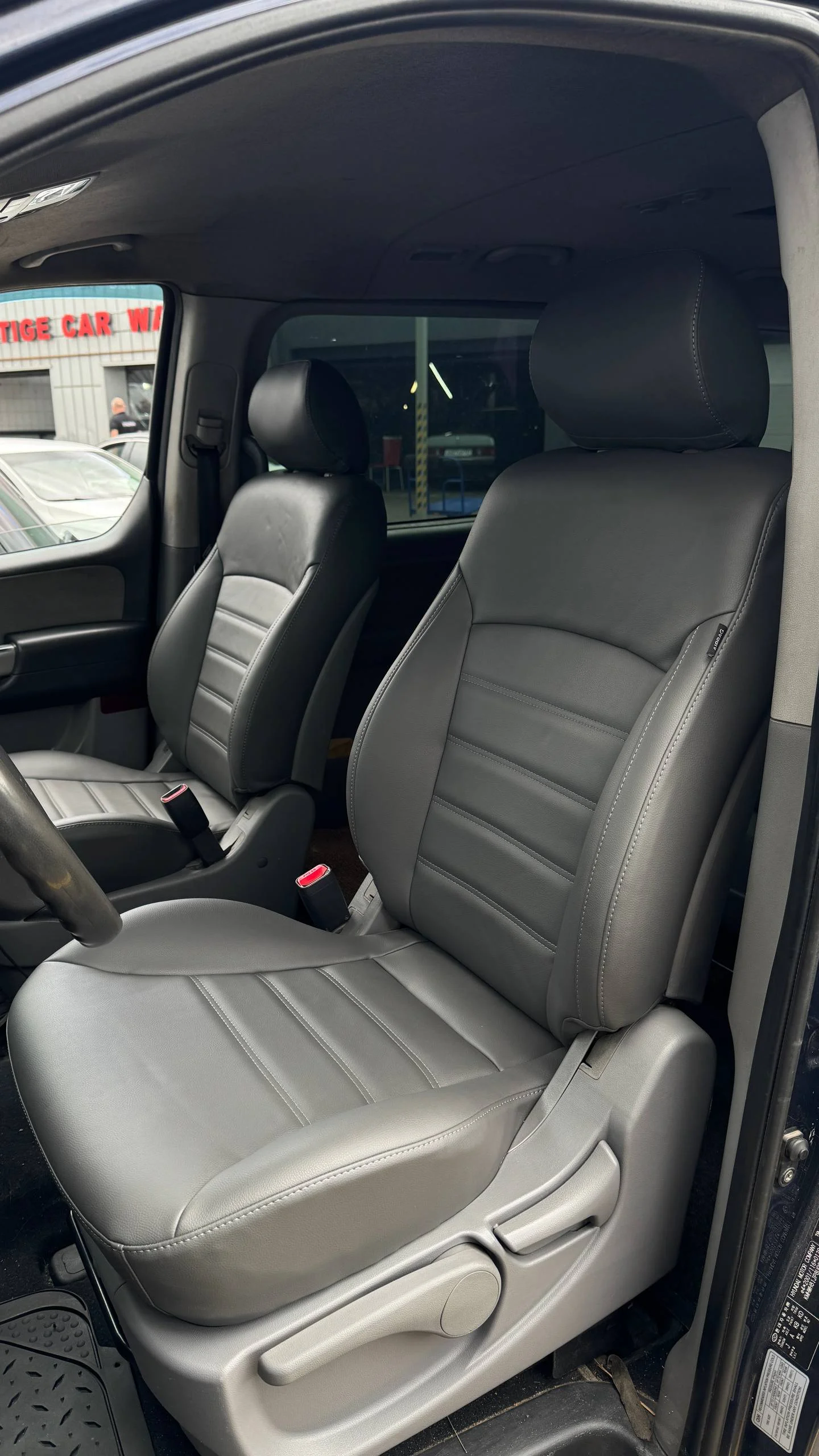 Hyundai H1 Пошит и установлен комплект каркасных чехлов на сидения переднего ряда в категории