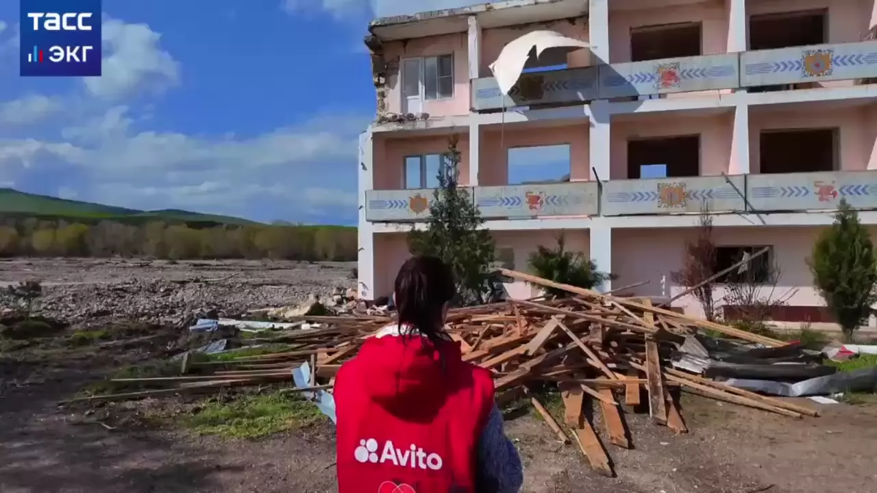 ▶️ Компания "Авито" направила спецтехнику и гуманитарную помощь пострадавшим в Дагестане