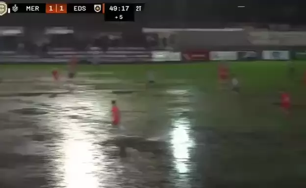 Футбол в настоящем болоте 😨