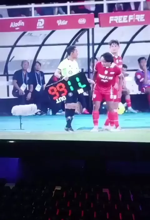 Когда наврал в резюме, но тебя все равно взяли на работу🤣