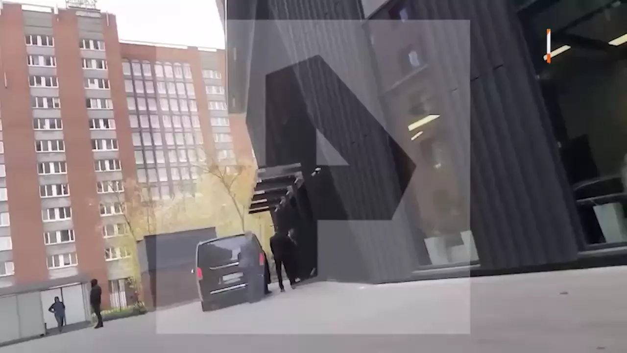 🙂 В Москве проводятся обыски у менеджмента холдинга "ЭКСМО", которые разработали схему по