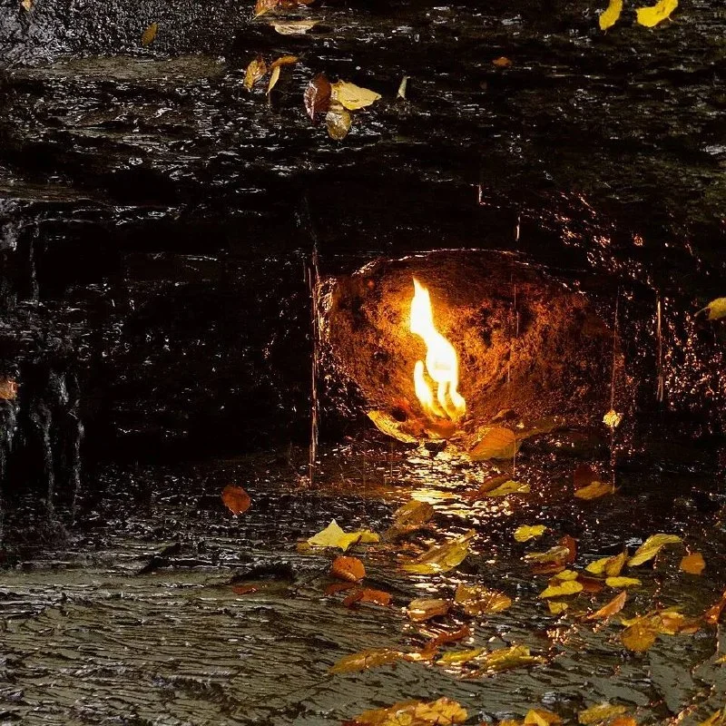 Вода горит, а физики плачут: тайна водопада Вечного огня