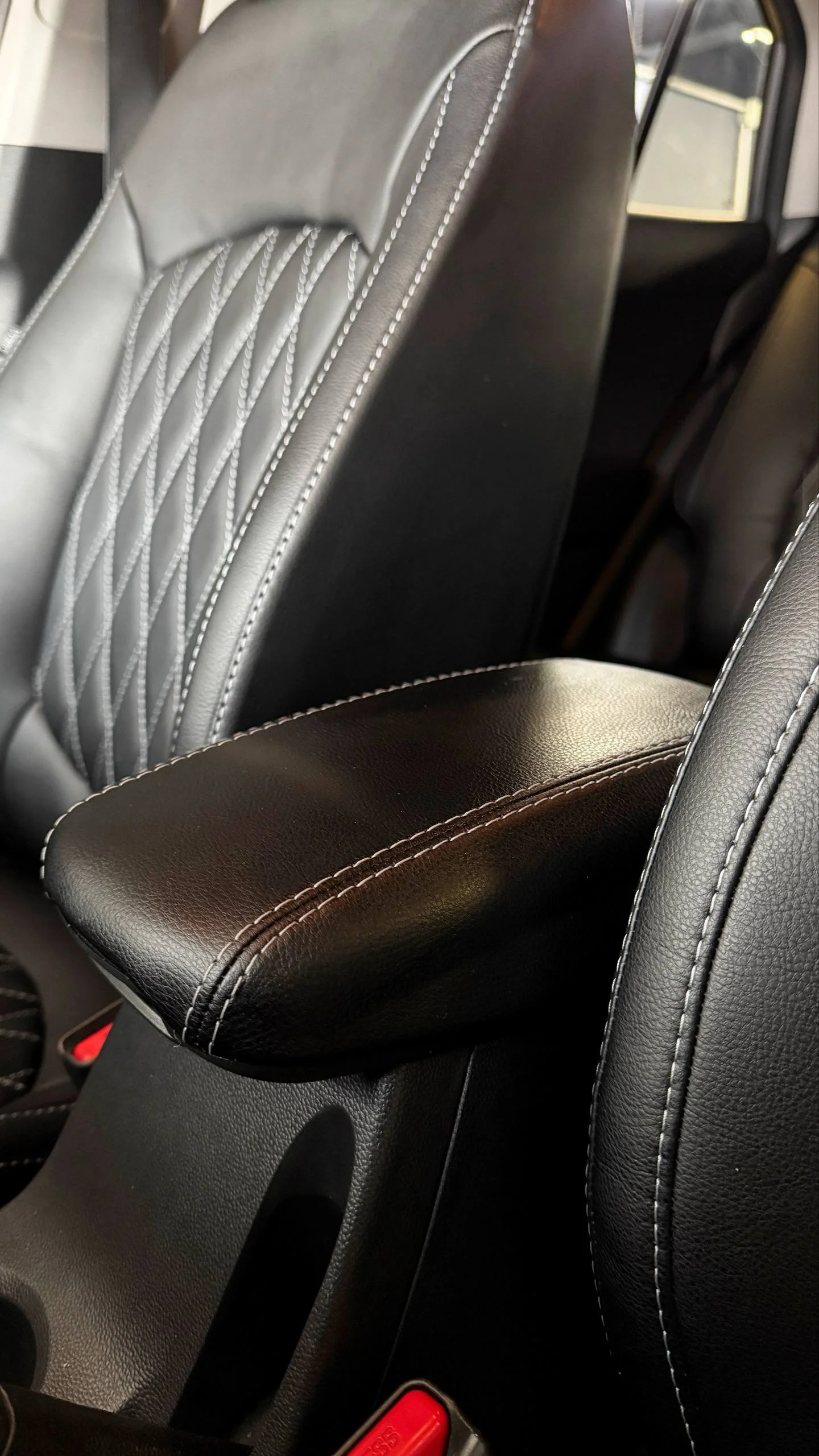 Hyundai Creta 1 Пошит и установлен комплект каркасных чехлов в категории Base+ в черном цвете, с
