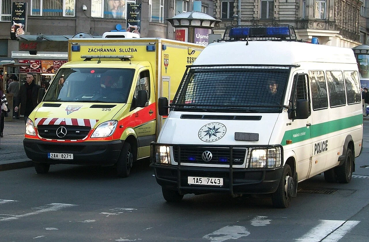 Депутат Филип Турек попал в ДТП с машиной скорой помощи в центре Праги