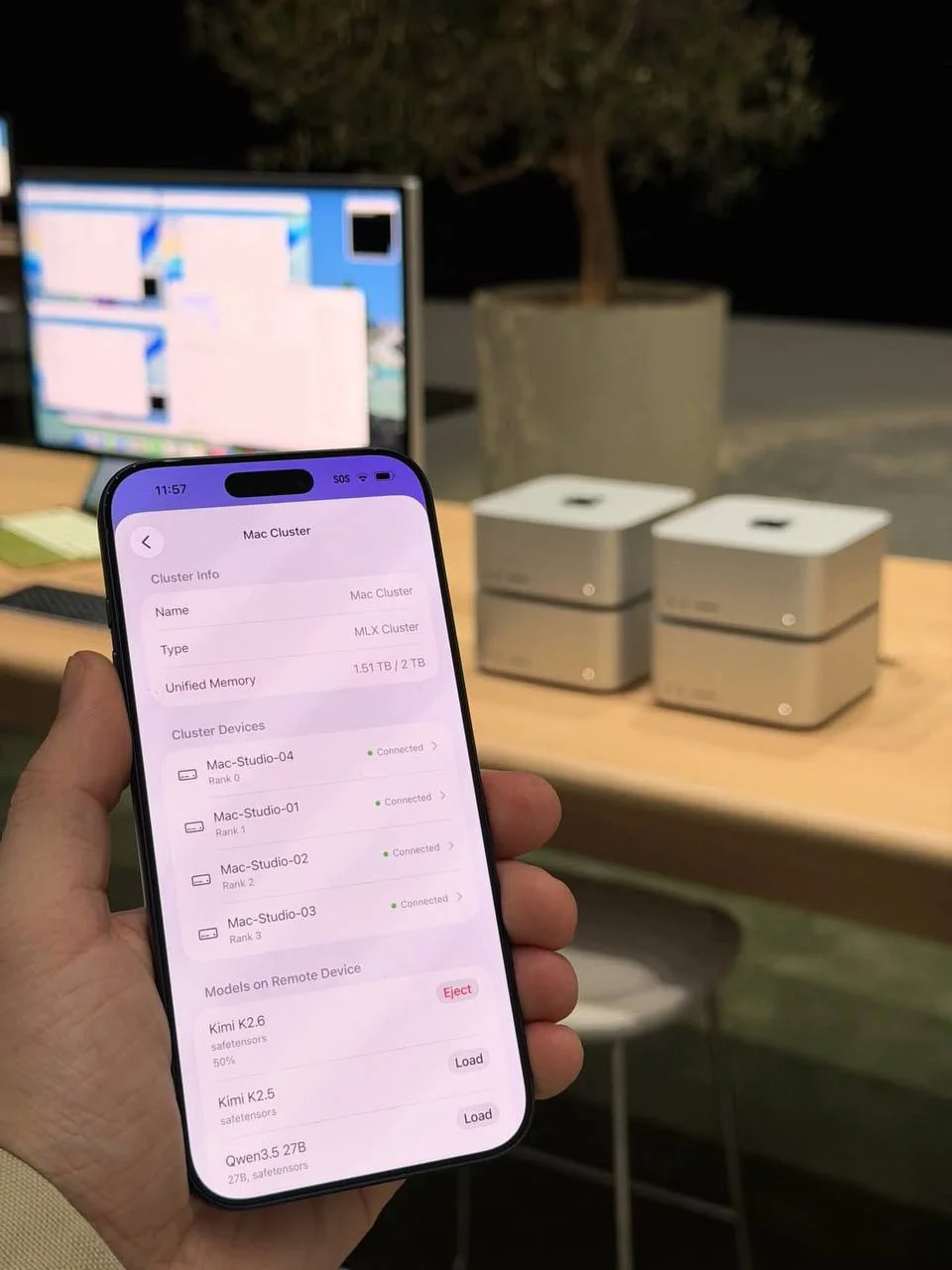 На презентации к WWDC, LM Studio совместно с Apple, запустили модель Kimi K2.6 на 1 триллион
