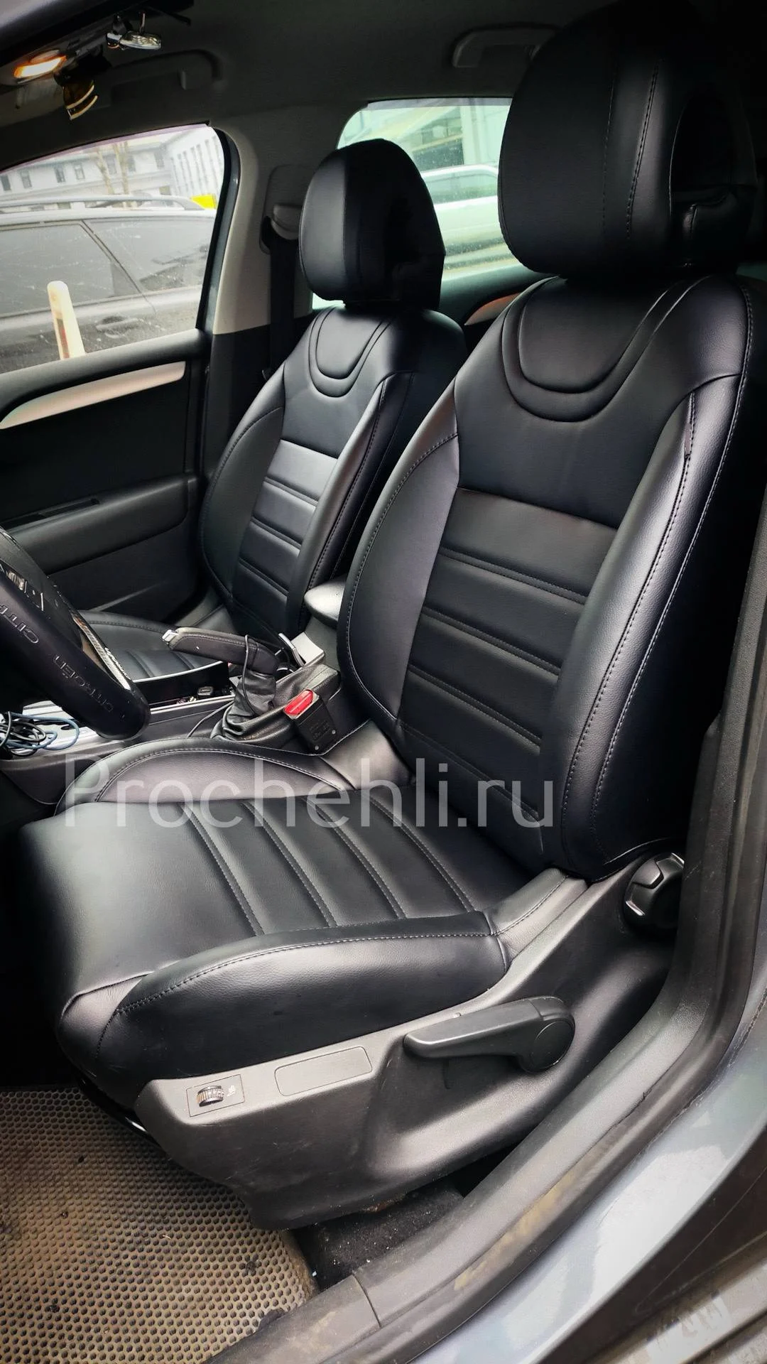 Citroen C4  Пошит и установлен комплект в категории Base+ в классическом черном цвете с черной