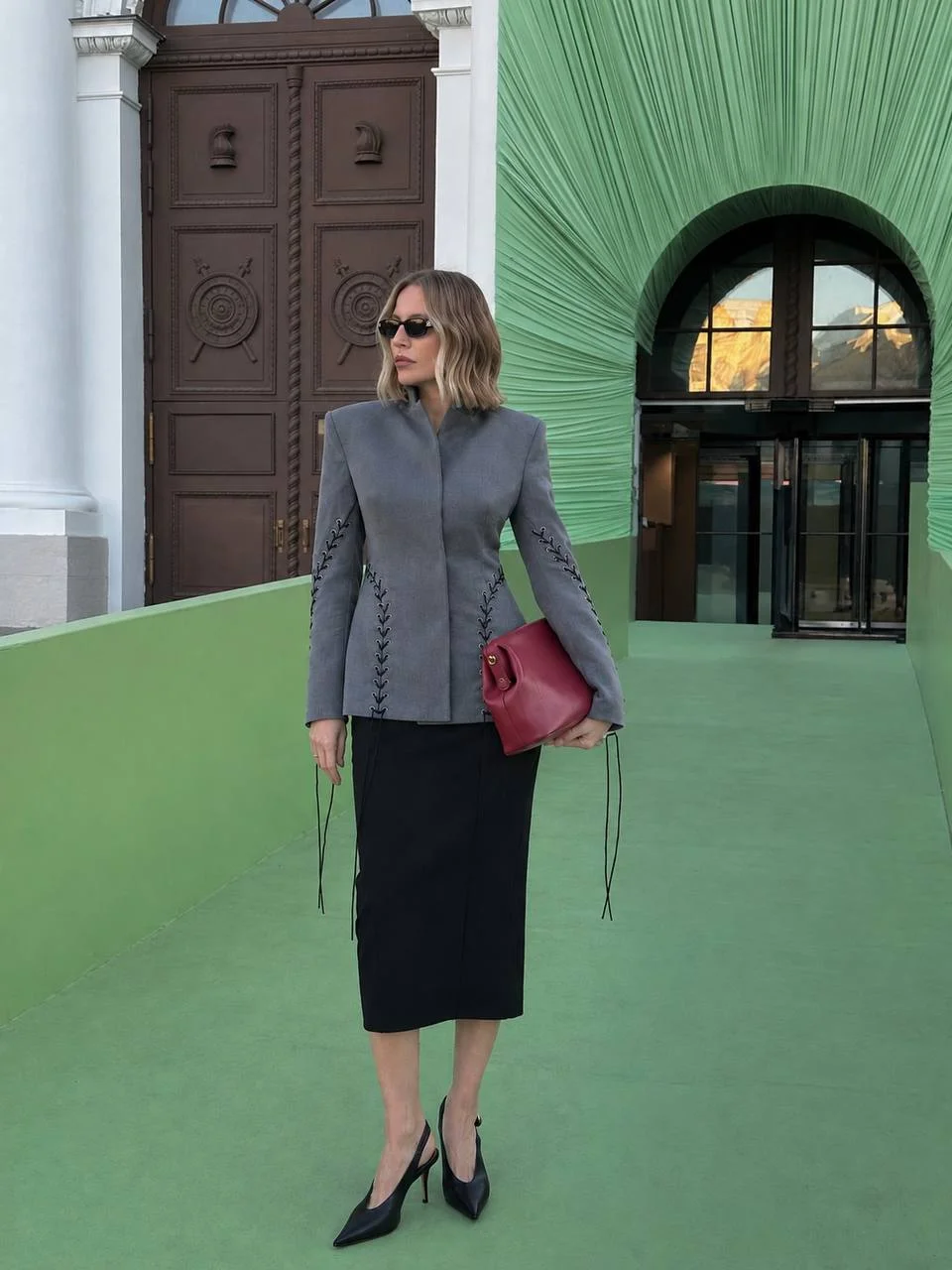 Если у меня есть вещь бренда, который представлен на Московской неделе моды, я стараюсь выбрать её