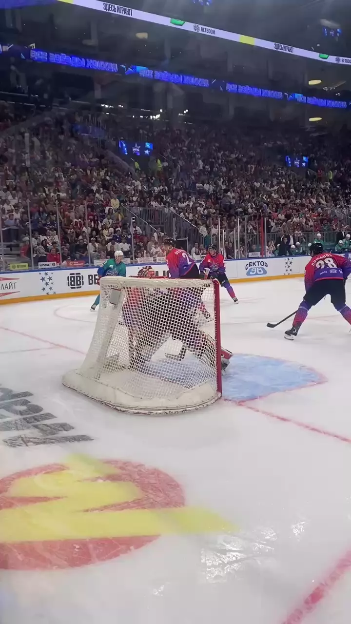 🥅 Форвард 🐆 Филадельфии Матвей Мичков забил гол в стиле лакросс на Матче года-2026 🫥