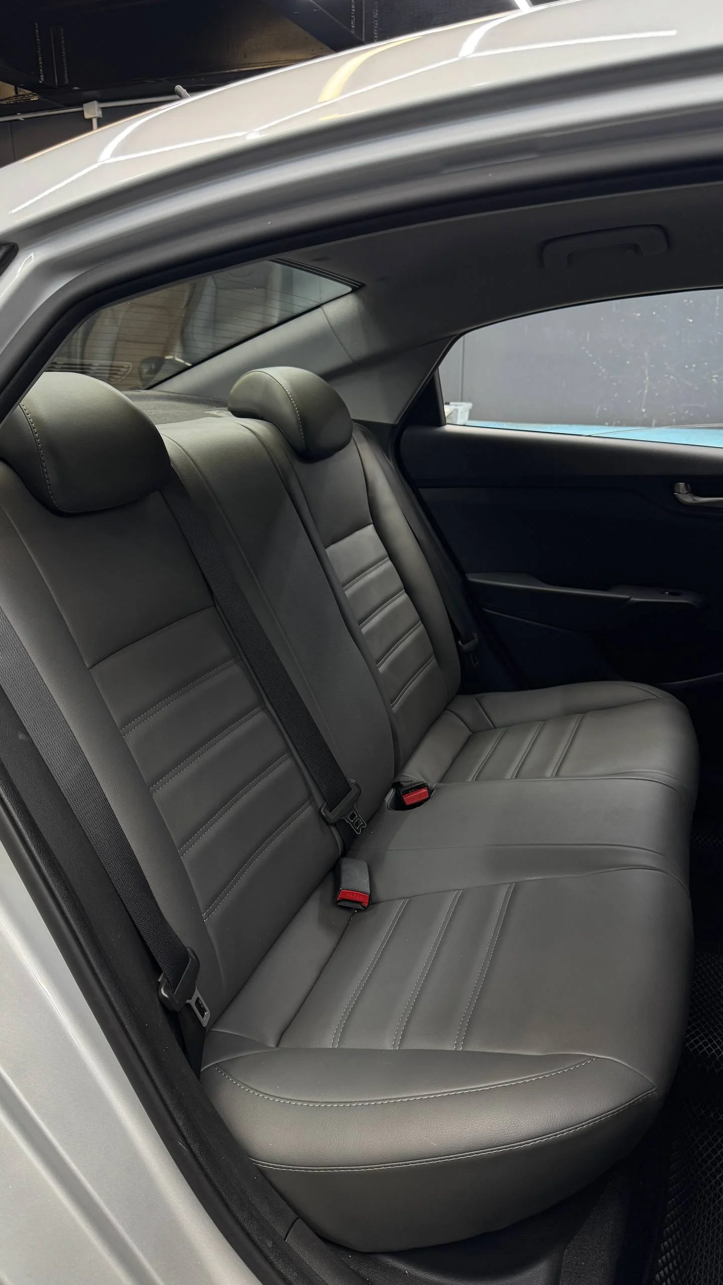 Hyundai Solaris Пошит и установлен комплект в категории Silver в сером цвете