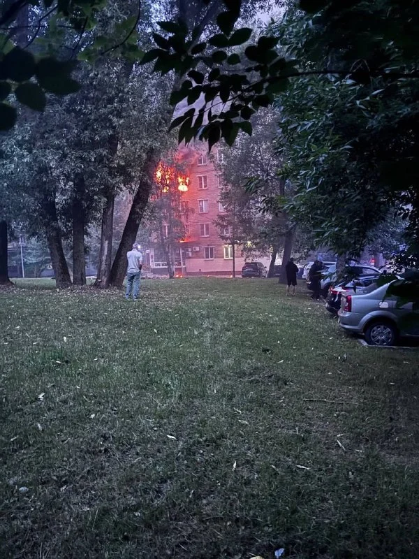 Пожар с пиротехникой на юге Москвы: один погибший