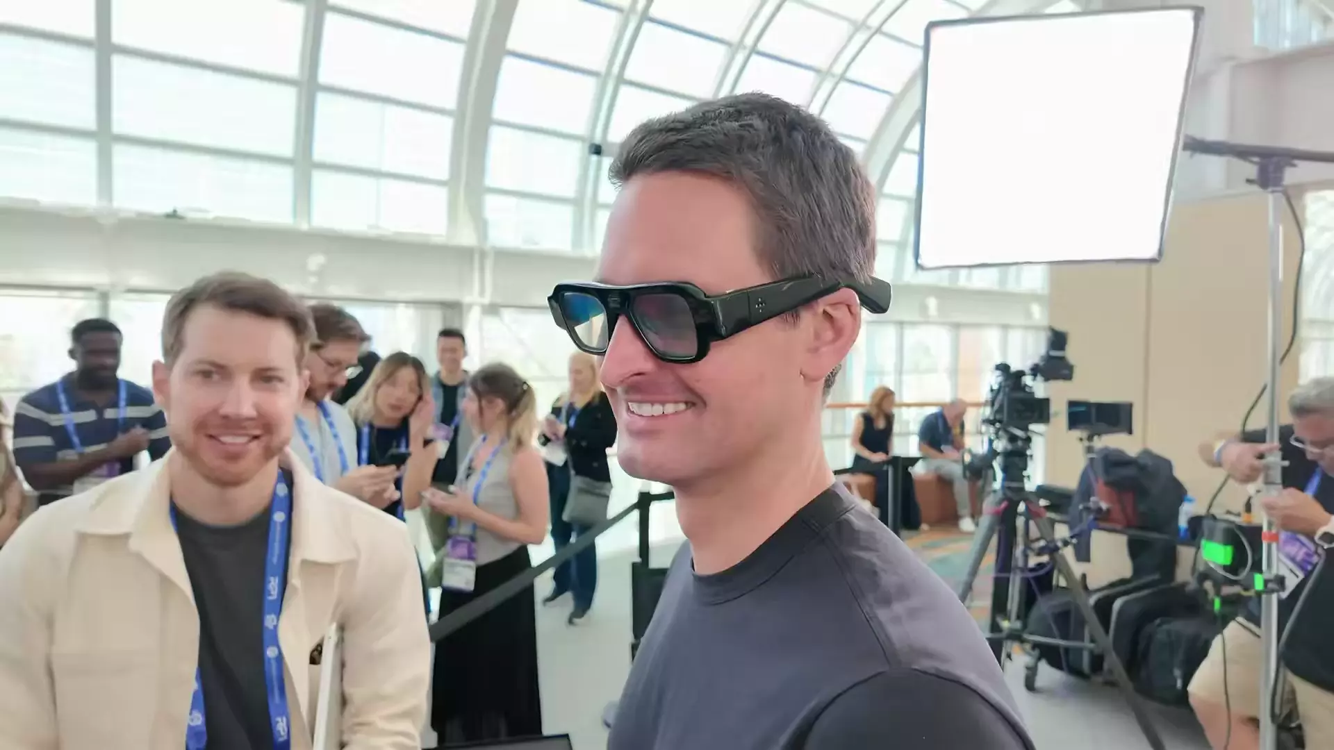 Глава Snap (бывший Snapchat) показал долгострой своей компании — AR-очки  Specs, которые делали - Telega FM