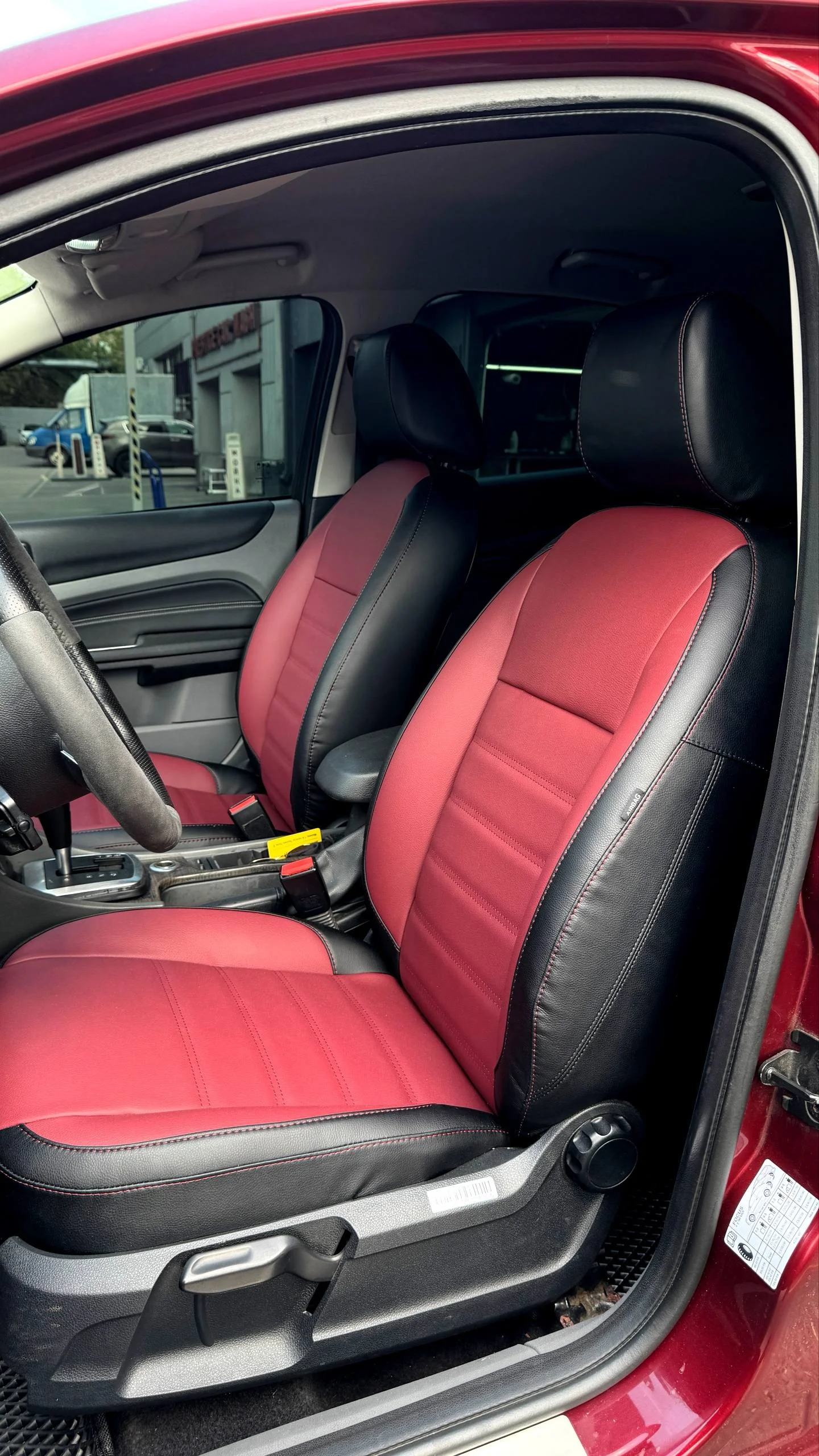 Ford Focus 2 Пошит и установлен комплект каркасных чехлов категории Silver с комбинированной эко